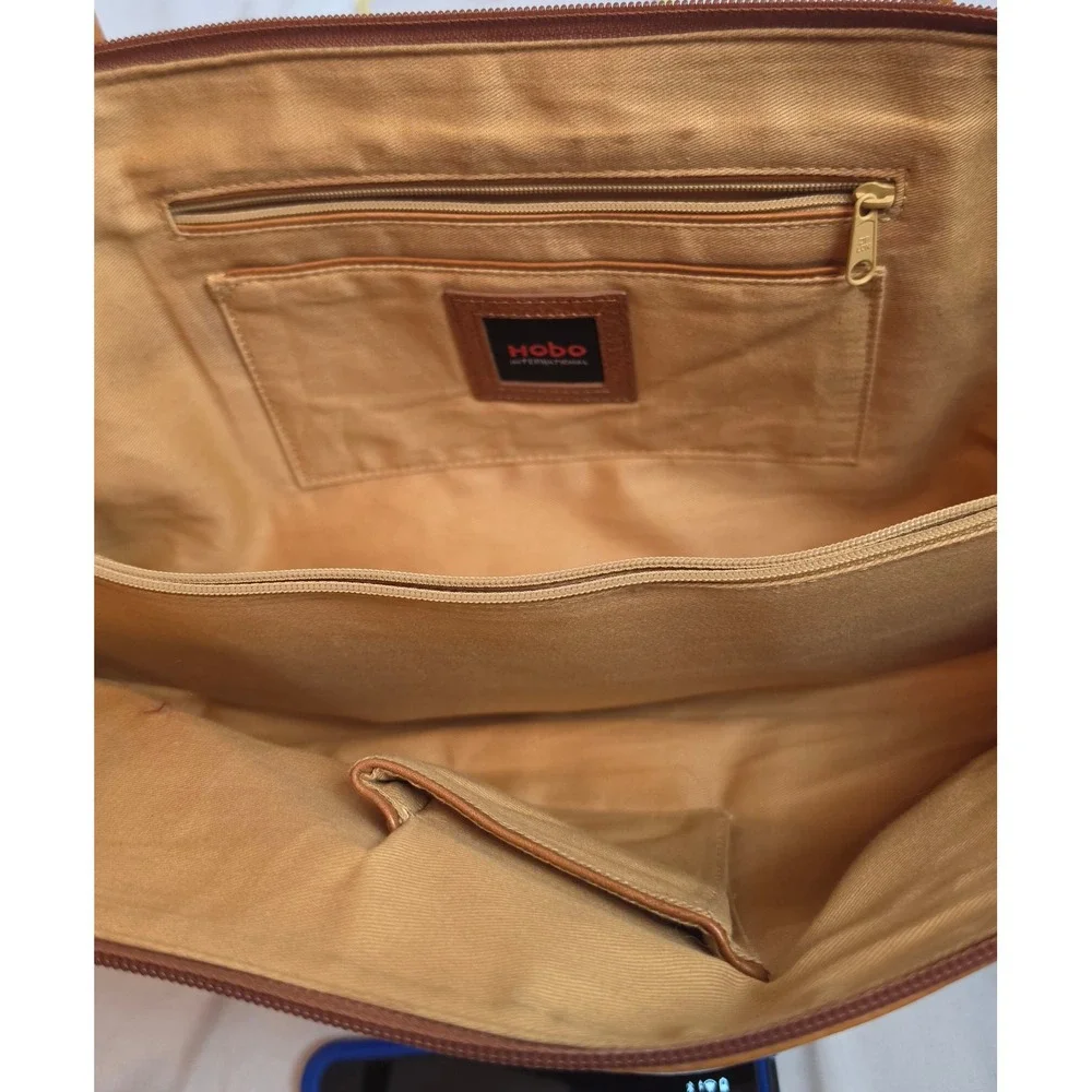 Vintage Hobo International Tan Leather Shoulder Bag Y2K Retro Minimalist Purse